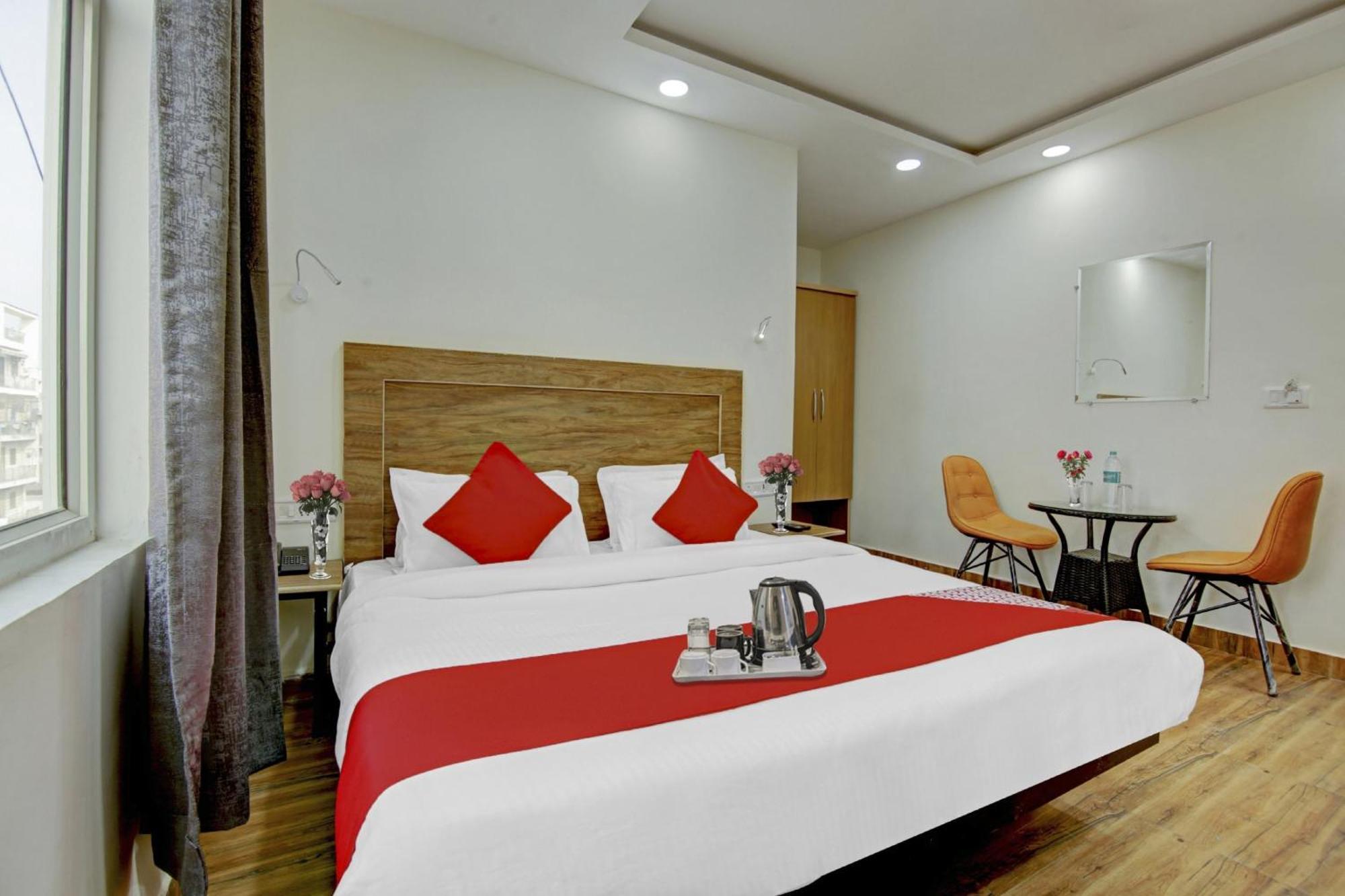 Hotel O Santosh Residency 3*