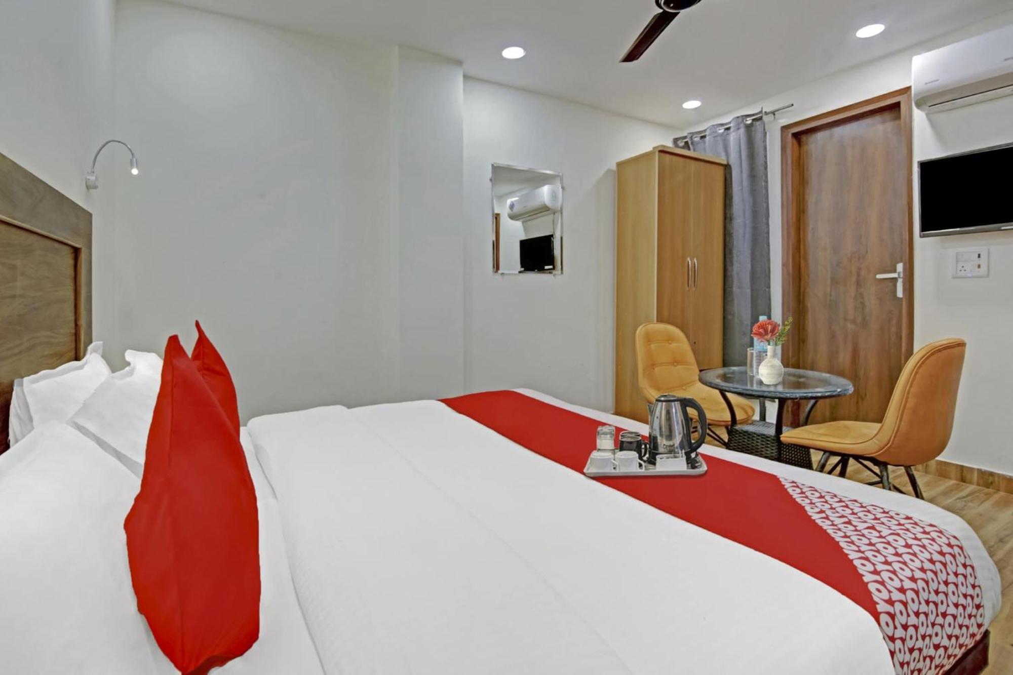 Hotel O Santosh Residency New Delhi
