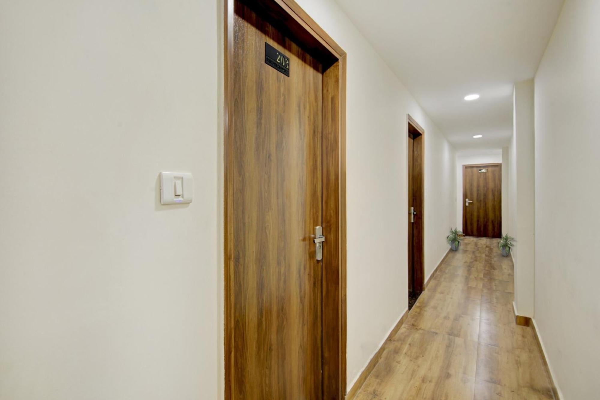 O Santosh Residency Hotel New Delhi
