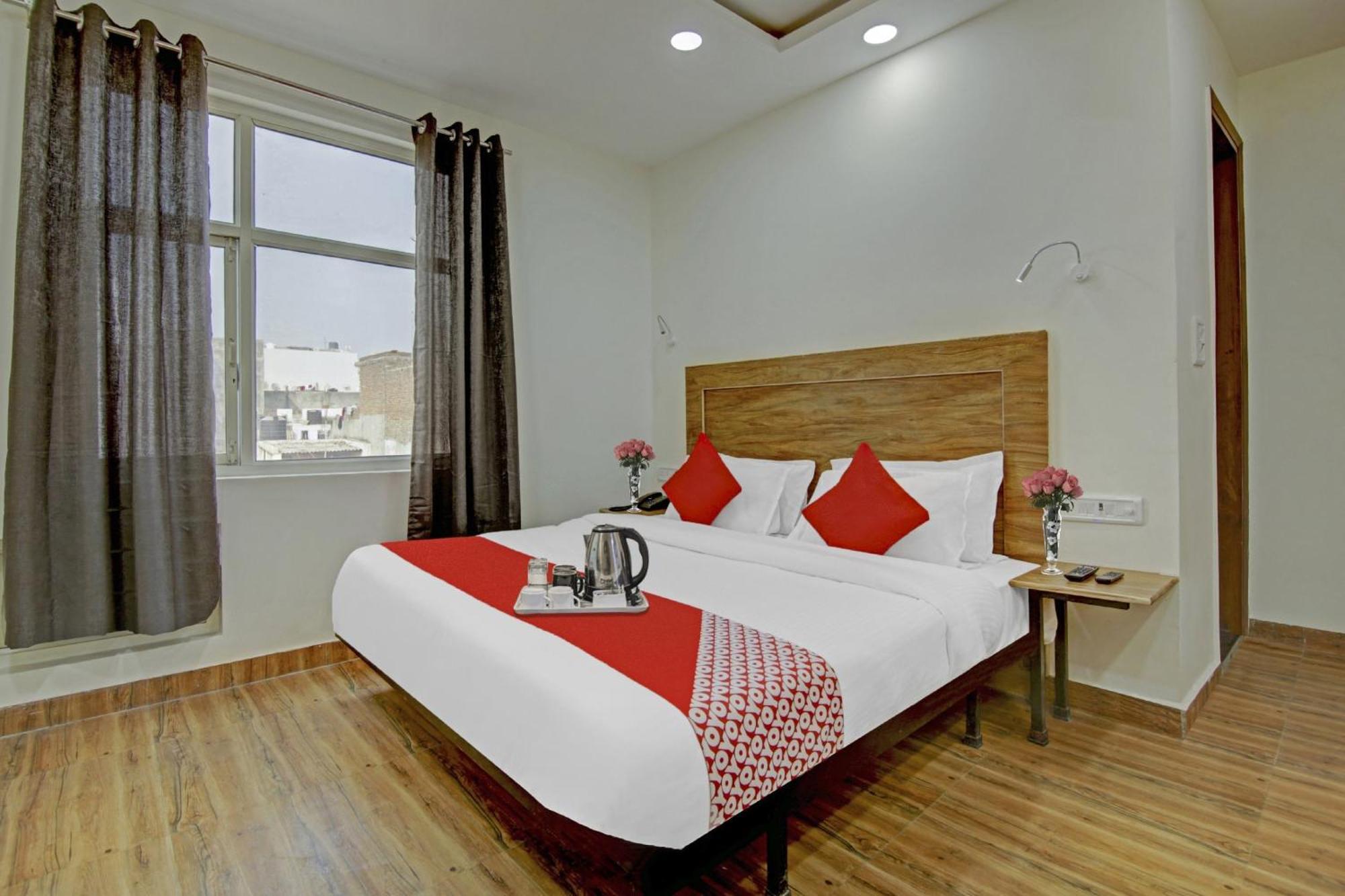 Hotel O Santosh Residency New Delhi